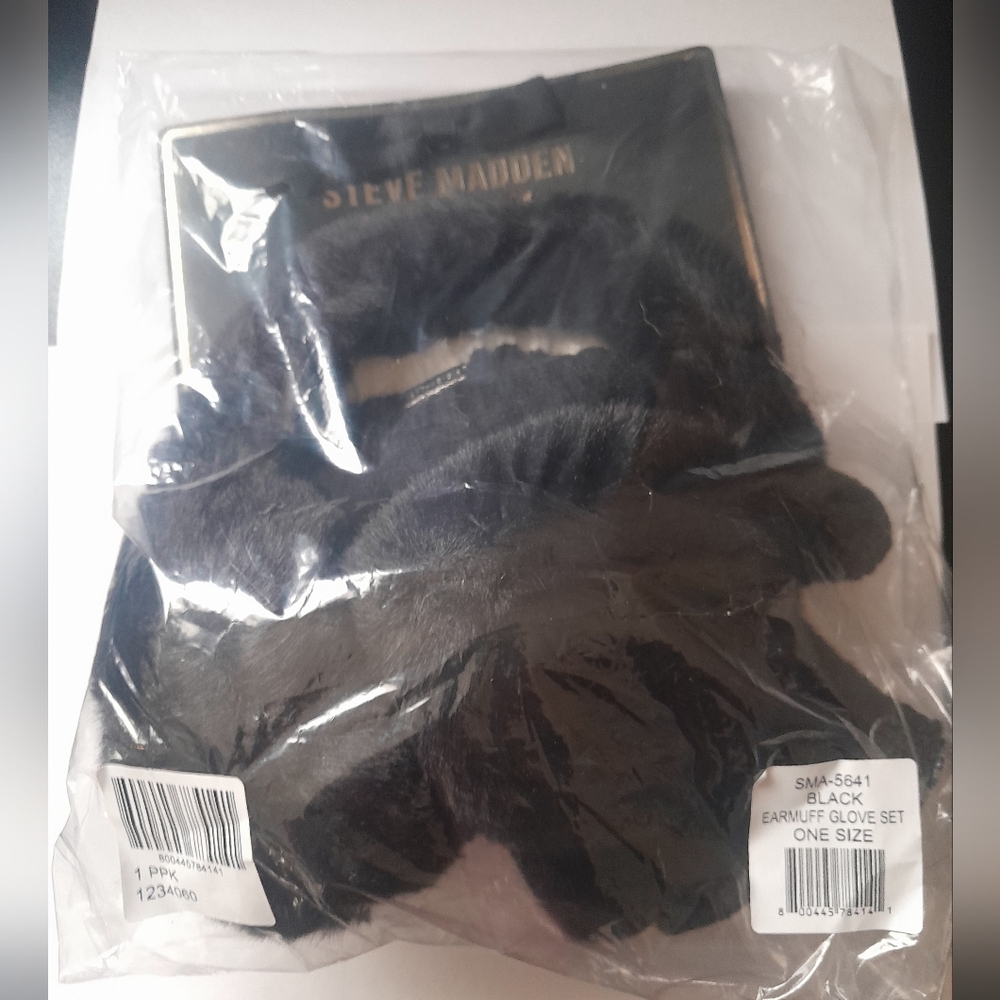 New Steve Madden Plush Black Earmuff & Glove Set NWT - Picture 5 of 8